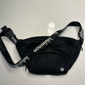 Black lululemon Fanny pack